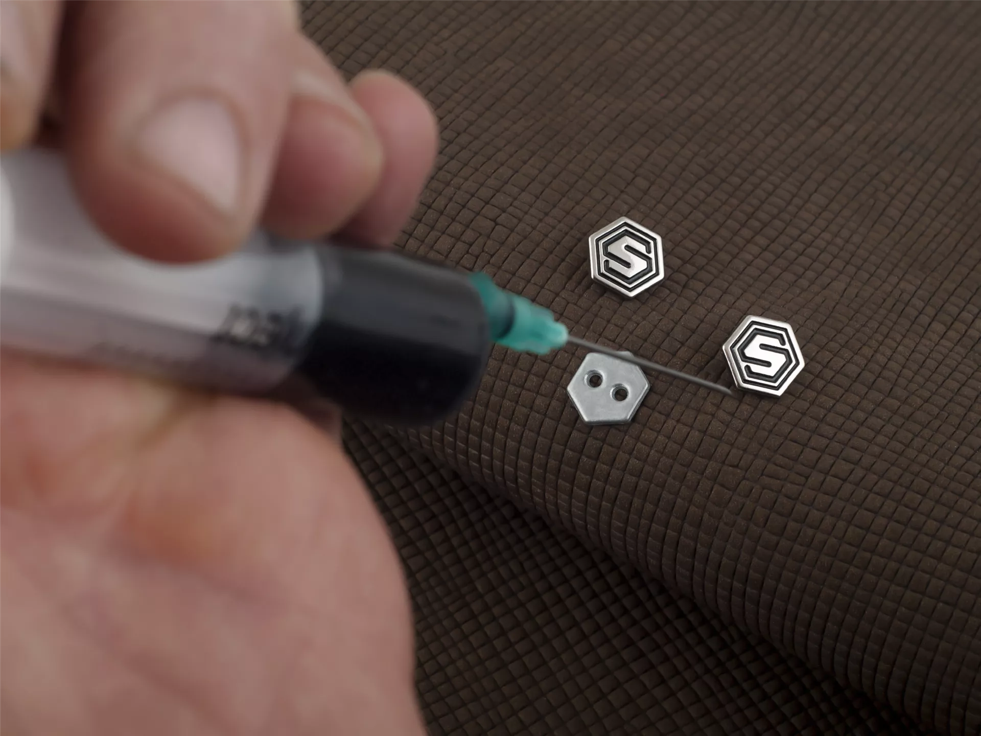 Bag & Wallet Logo